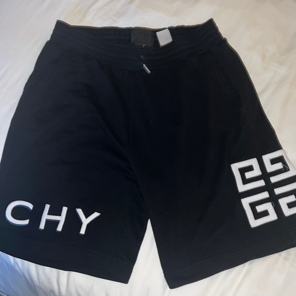 ❌❌❌SOLD❌❌❌Givenchy Embroidered black shorts